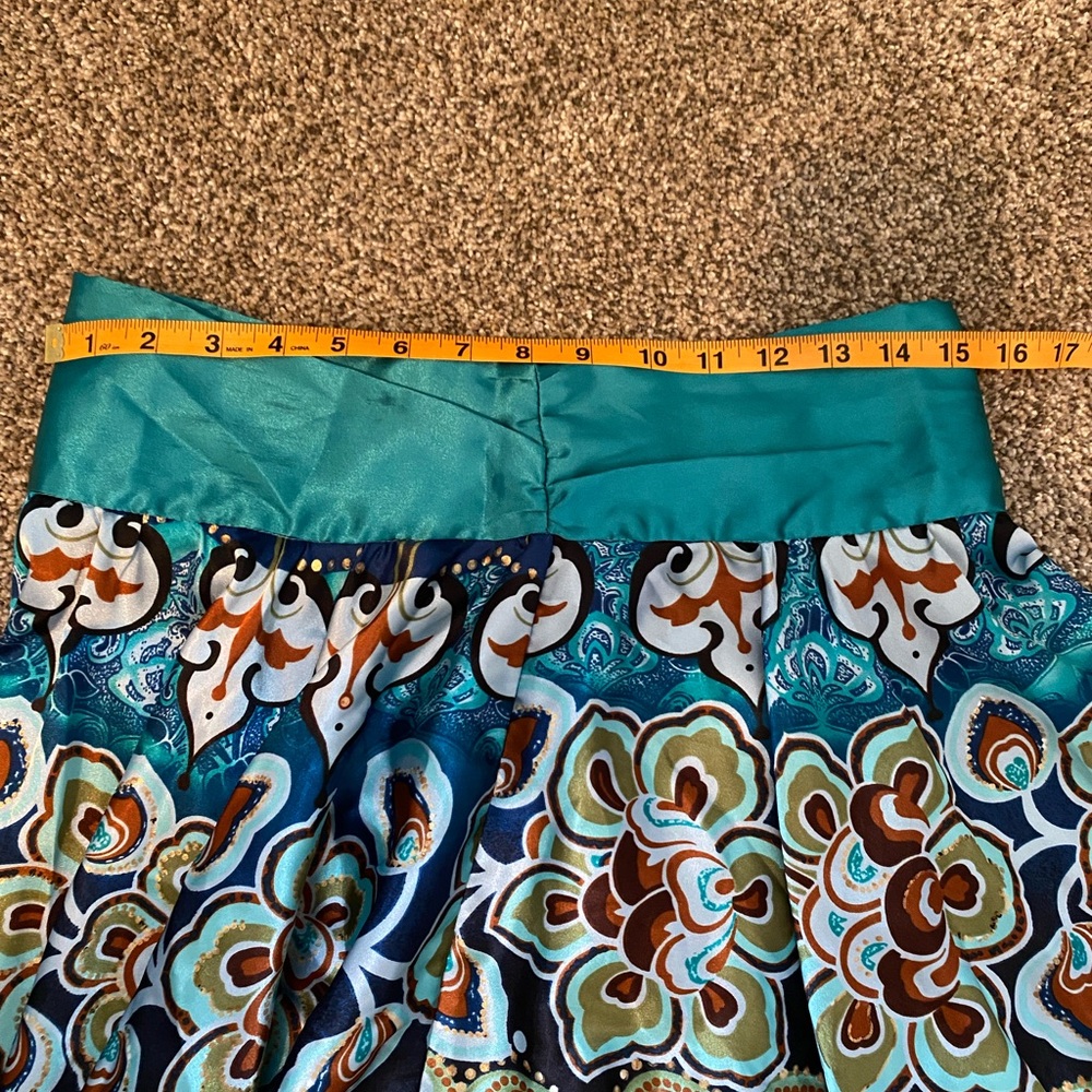 Womens skirt poly satin feelpretty teal design. Model is 5’ 26”top to bottom